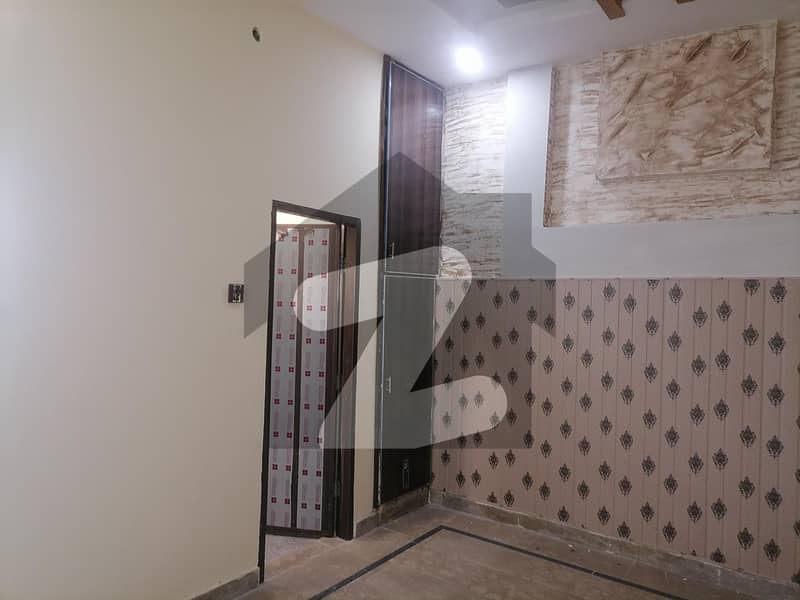 گلستان کالونی نمبر 1 فیصل آباد میں 5 کمروں کا 5 مرلہ مکان 1.4 کروڑ میں برائے فروخت۔