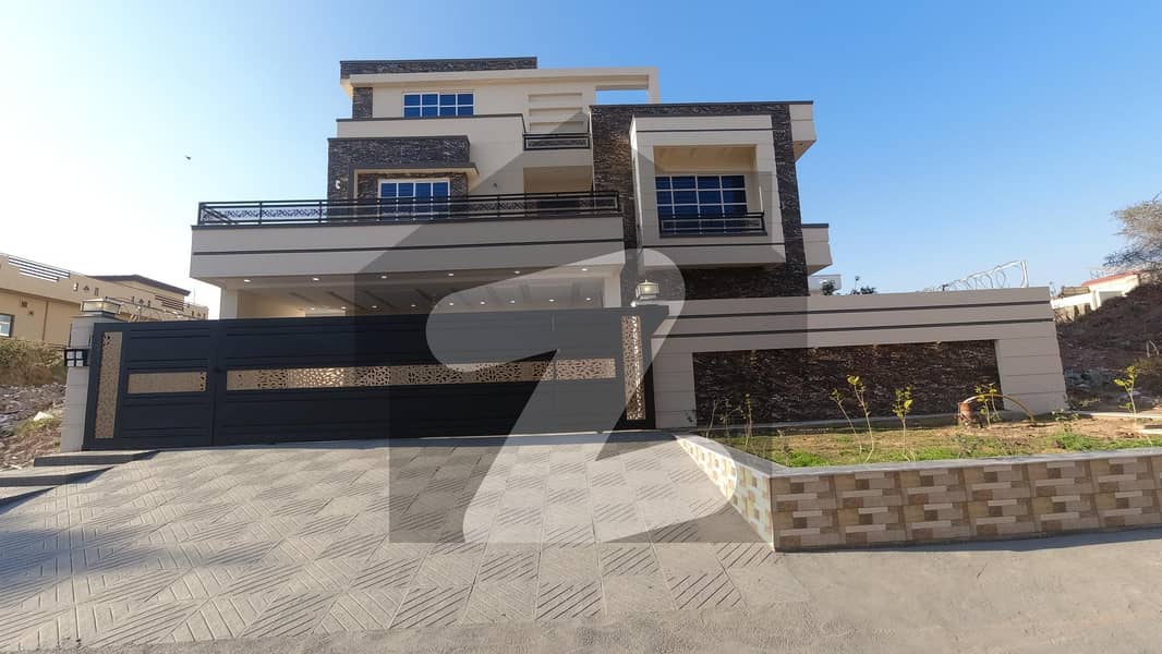 Prime Location 1 Kanal House For sale In Beautiful G-13/4