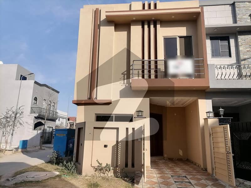 Corner House Of 3 Marla In Al-Kabir Town For sale