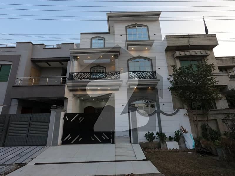 Buy A Centrally Located 5 Marla House In Central Park - Block A