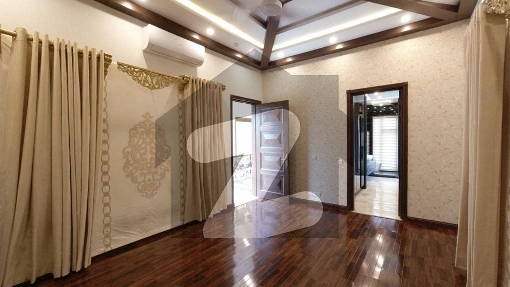 ڈی ایچ اے فیز 5 - بلاک بی فیز 5 ڈیفنس (ڈی ایچ اے) لاہور میں 5 کمروں کا 1 کنال مکان 11.25 کروڑ میں برائے فروخت۔