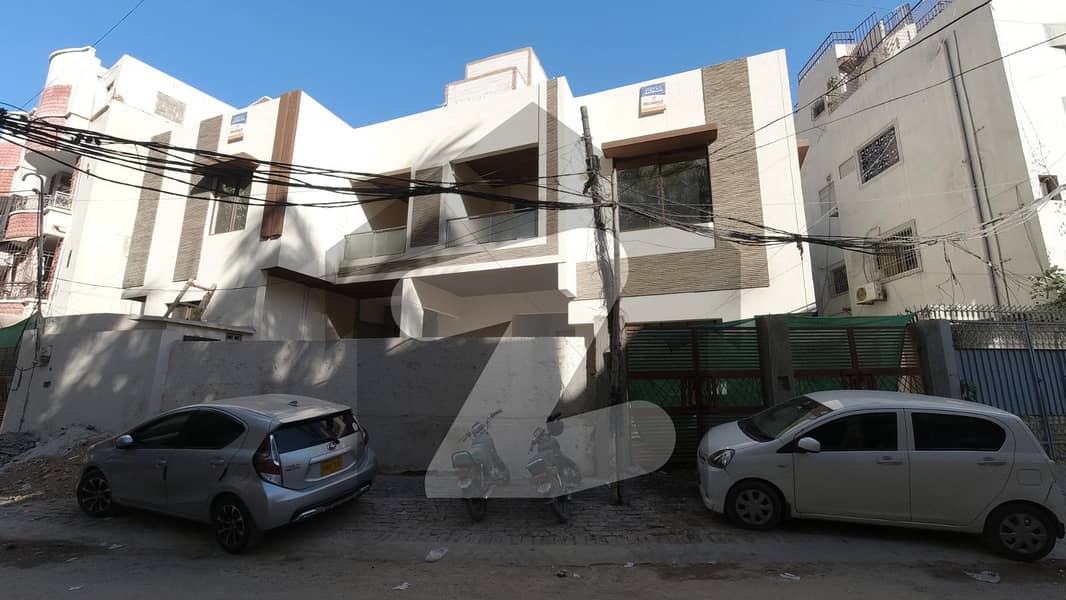 بہادر آباد گلشنِ اقبال ٹاؤن کراچی میں 4 کمروں کا 10 مرلہ بالائی پورشن 4.25 کروڑ میں برائے فروخت۔