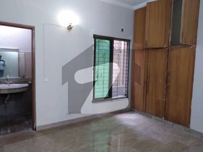 علامہ اقبال ٹاؤن لاہور میں 5 کمروں کا 10 مرلہ مکان 3.75 کروڑ میں برائے فروخت۔