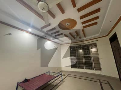 نشیمنِ اقبال لاہور میں 7 کمروں کا 16 مرلہ مکان 4.25 کروڑ میں برائے فروخت۔
