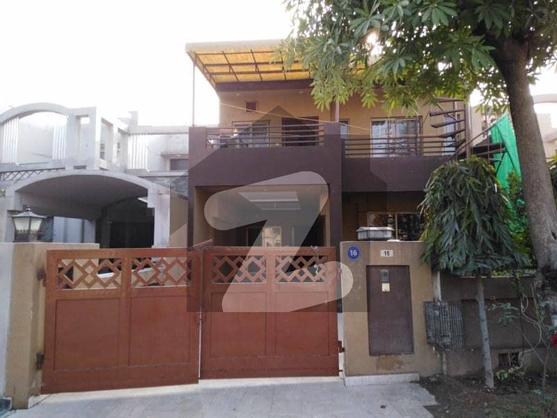A 9 Marla House In Lahore Is On The Market For rent