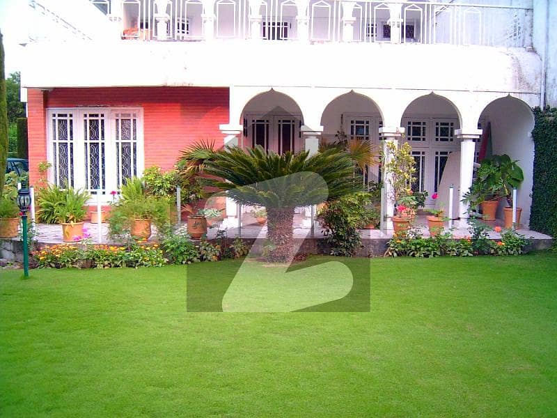 3 4 Kanal Extra Land With Green Lush Lawn Very Prime Location