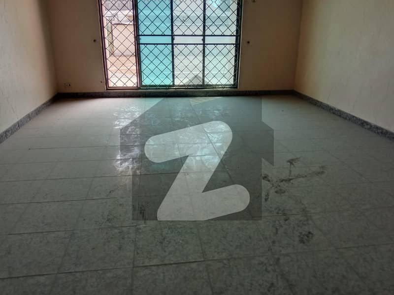 60 Marla Upper Portion For rent Is Available In Officers Colony No 1