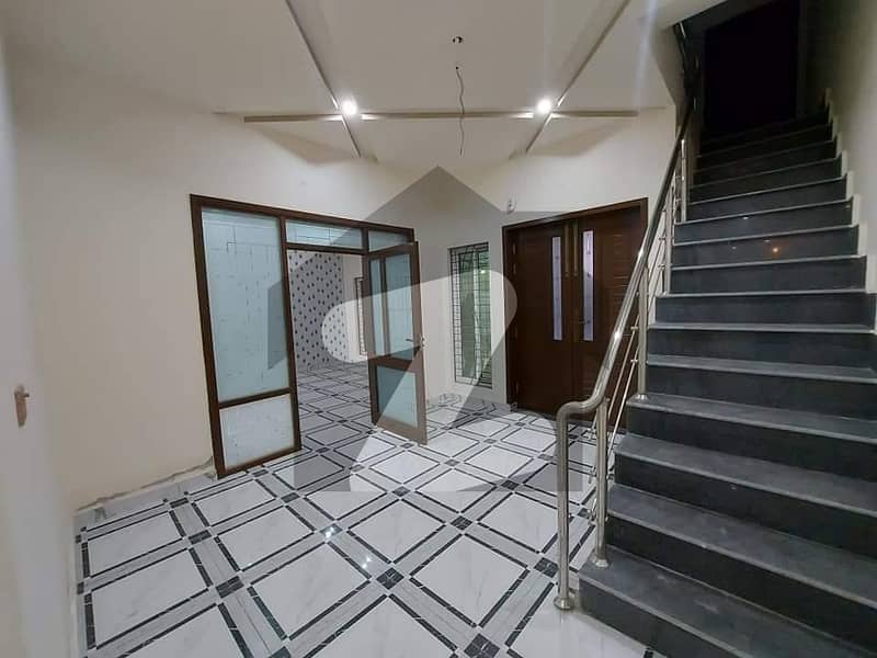 Stunning 10 Marla House In Khayaban Colony 2 Available