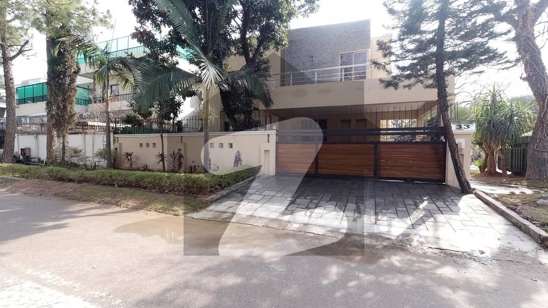 1 Kanal Beautiful House Is Available For Rent 1 Kanal Beautiful House Is Available For Rent