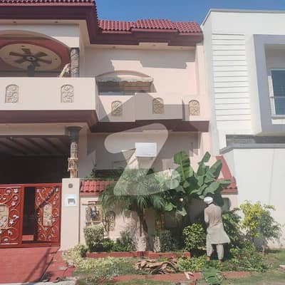 کینٹ ماڈل ولاز سیالکوٹ میں 4 کمروں کا 7 مرلہ مکان 45 ہزار میں کرایہ پر دستیاب ہے۔