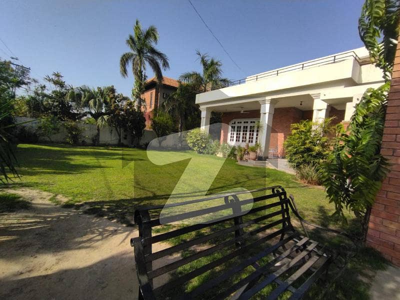 2 Kanal Well Maintained Bungalow For Sale
