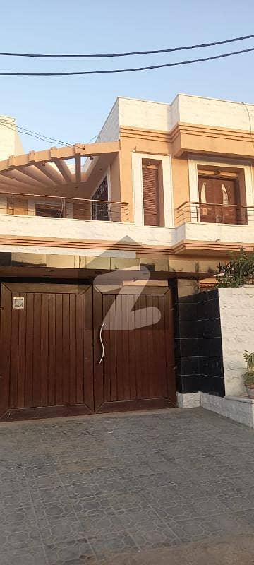 خیابان اتحاد روڈ کراچی میں 6 کمروں کا 1 کنال مکان 9 کروڑ میں برائے فروخت۔