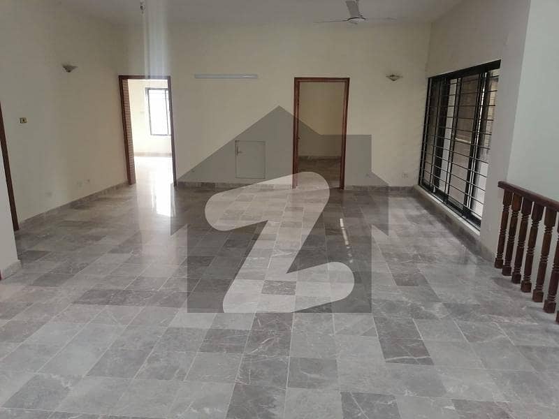 F-11 Front Open 666 Square Yard Double Storey 6 Beds 2 Kitchen 20 Crore