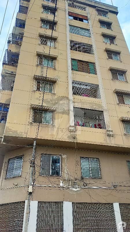 کلفٹن ۔ بلاک 1 کلفٹن کراچی میں 3 کمروں کا 6 مرلہ فلیٹ 1.65 کروڑ میں برائے فروخت۔