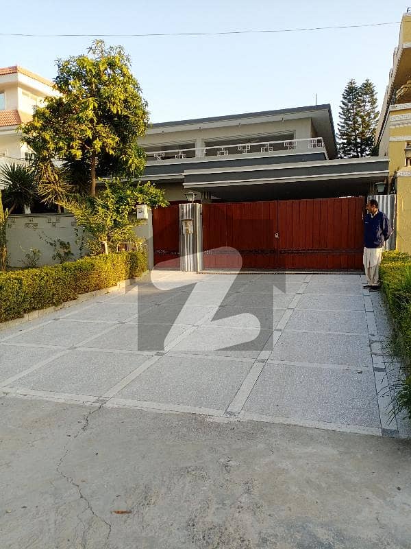 666 gaz house for sale in F11/2 Islamabad