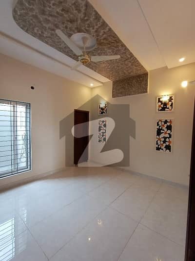 5 MARLA BRAND NEW LOWER PORTION AVAILABLE FOR RENT IN EDEN BOULEVARD COLLEGE ROAD LAHORE