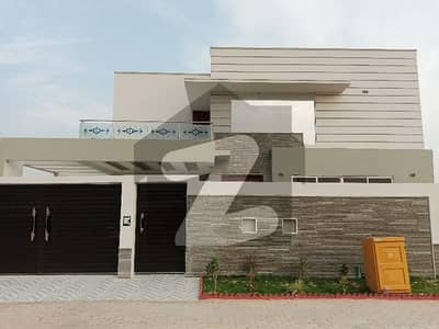 بحریہ ہلز بحریہ ٹاؤن کراچی کراچی میں 6 کمروں کا 1.13 کنال مکان 8.5 کروڑ میں برائے فروخت۔
