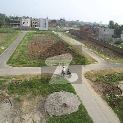 Main Double Road 4 Marla Commercial Plot In Central Eastern Housing Lahore For sale