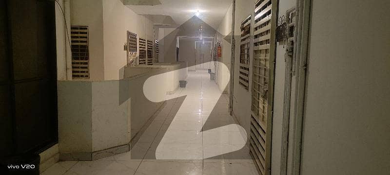 یونیورسٹی روڈ کراچی میں 2 کمروں کا 4 مرلہ فلیٹ 95 لاکھ میں برائے فروخت۔