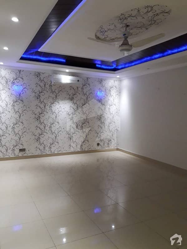 Beautiful Spacious 1 Kanal Upper Portion Designer House In Phase 3 For Rent