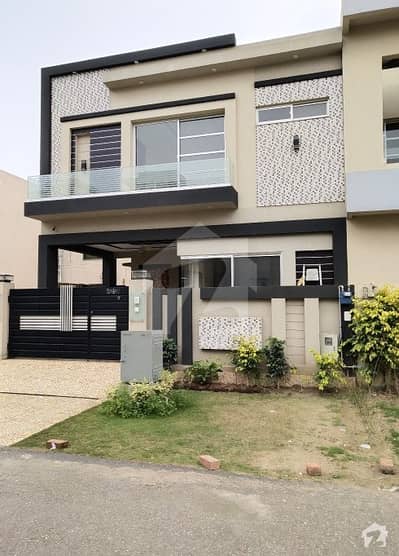 Beautifully Designed 5 Marla House Near Park In Phase 5 For Rent