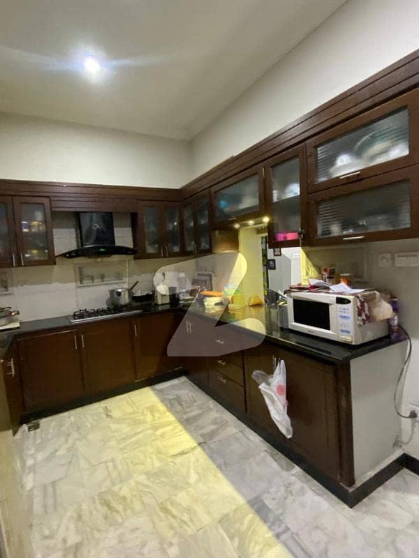 جناح گارڈنز ایف ای سی ایچ ایس اسلام آباد میں 6 کمروں کا 10 مرلہ مکان 3.6 کروڑ میں برائے فروخت۔
