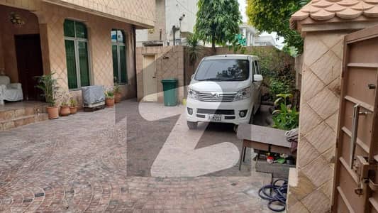 1 Kanal Double Story House For Sale in D-Block Model Town Lahore