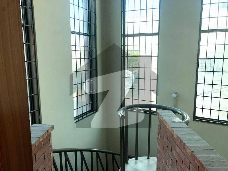 2 Kanal Upper Portion House For Rent in Model Town Model Town, Lahore