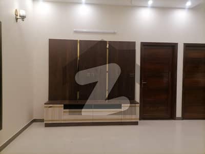 فیڈرل بی ایریا ۔ بلاک 6 فیڈرل بی ایریا کراچی میں 2 کمروں کا 5 مرلہ فلیٹ 1.3 کروڑ میں برائے فروخت۔