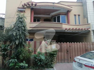 12 marla used house with 6 bedrooms in E block, Sabzazar Scheme Lahore