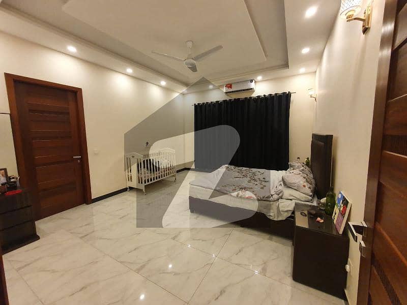 1-kanal Upper Portion Available For Rent In Lake City.