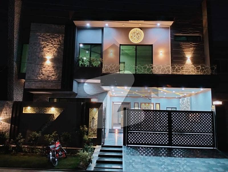 ایڈن ویلی فیصل آباد میں 5 کمروں کا 11 مرلہ مکان 6 کروڑ میں برائے فروخت۔