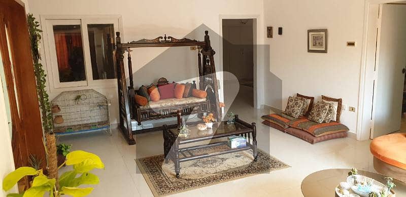 سِی ویو اپارٹمنٹس کراچی میں 3 کمروں کا 12 مرلہ فلیٹ 5.8 کروڑ میں برائے فروخت۔