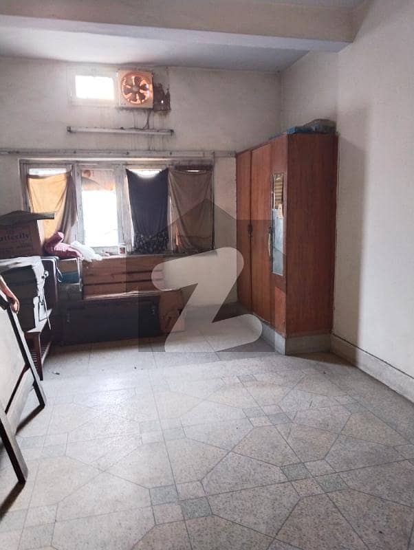 Prime Location 10 Marla Double Storey House On 30 Feet Road For Sale Prime Location 10 Marla Double Storey House On 30 Feet Road For Sale