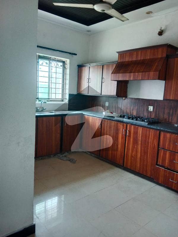 10 Marla 4 Bed Fully Renovated Villa Available For Rent In Dha Phase 8(ex Park View).