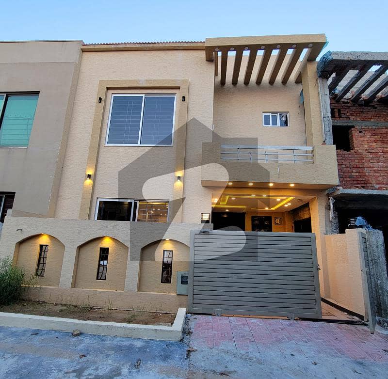 بحریہ ٹاؤن فیز 8 بحریہ ٹاؤن راولپنڈی راولپنڈی میں 3 کمروں کا 5 مرلہ مکان 1.75 کروڑ میں برائے فروخت۔