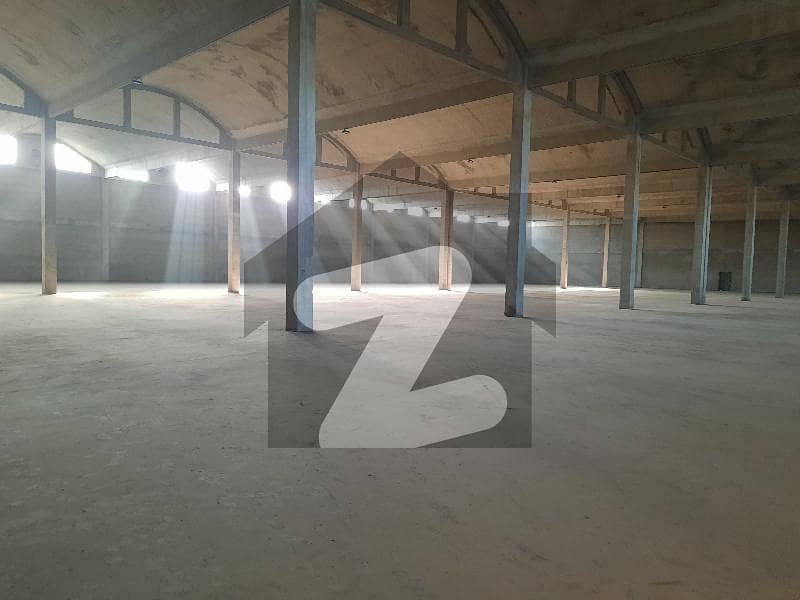 Warehouse 175000 Sq Ft Covered With Docks Available For Rent