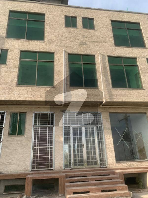 Plaza For Rent 8 Rooms 2 Halls With 8 Bath With Top Roof