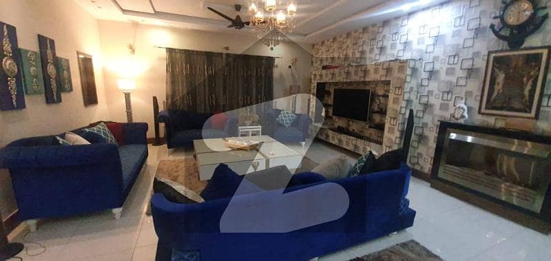 ماڈل ٹاؤن لاہور میں 5 کمروں کا 13 مرلہ مکان 5.2 کروڑ میں برائے فروخت۔