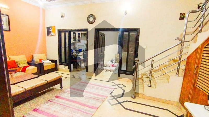 عید گاہ روڈ پشاور میں 5 کمروں کا 5 مرلہ مکان 2.7 کروڑ میں برائے فروخت۔