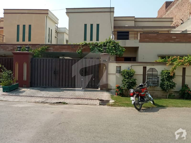 پی اے ایف فالکن کمپلیکس گلبرگ لاہور میں 4 کمروں کا 14 مرلہ مکان 6.6 کروڑ میں برائے فروخت۔