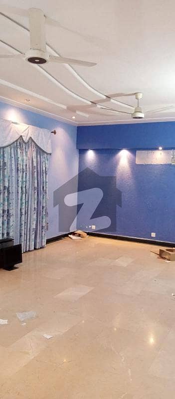 نشیمنِ اقبال فیز 1 نشیمنِ اقبال لاہور میں 11 کمروں کا 2 کنال مکان 4 لاکھ میں کرایہ پر دستیاب ہے۔