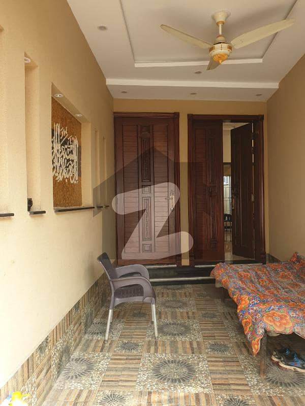 علی پارک کینٹ لاہور میں 3 کمروں کا 4 مرلہ مکان 1.35 کروڑ میں برائے فروخت۔