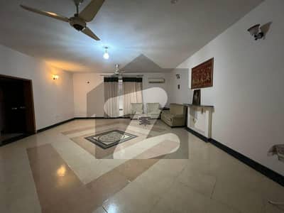 علاؤالدین روڈ کینٹ لاہور میں 5 کمروں کا 1 کنال مکان 9 کروڑ میں برائے فروخت۔
