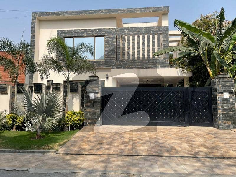 One Kanal Full Basement Almost New House For Sale In Model Town Lahore