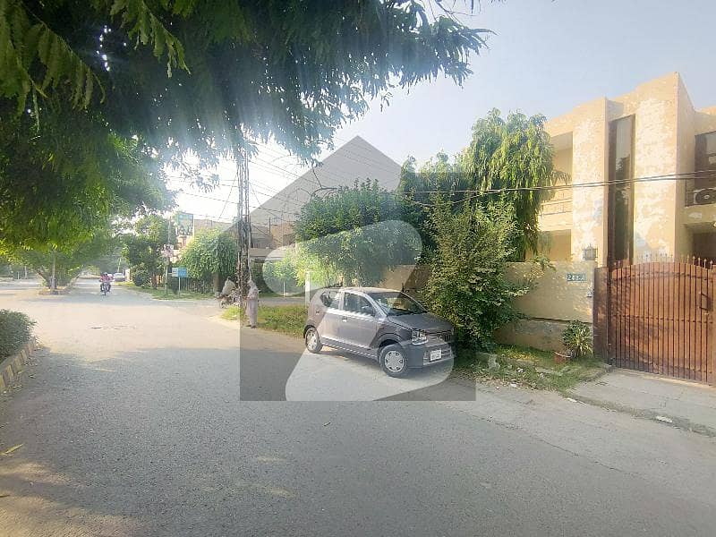 32 Marla Duplex Corner House 8 Bedrooms Cavalry Ground Lahore Cantt