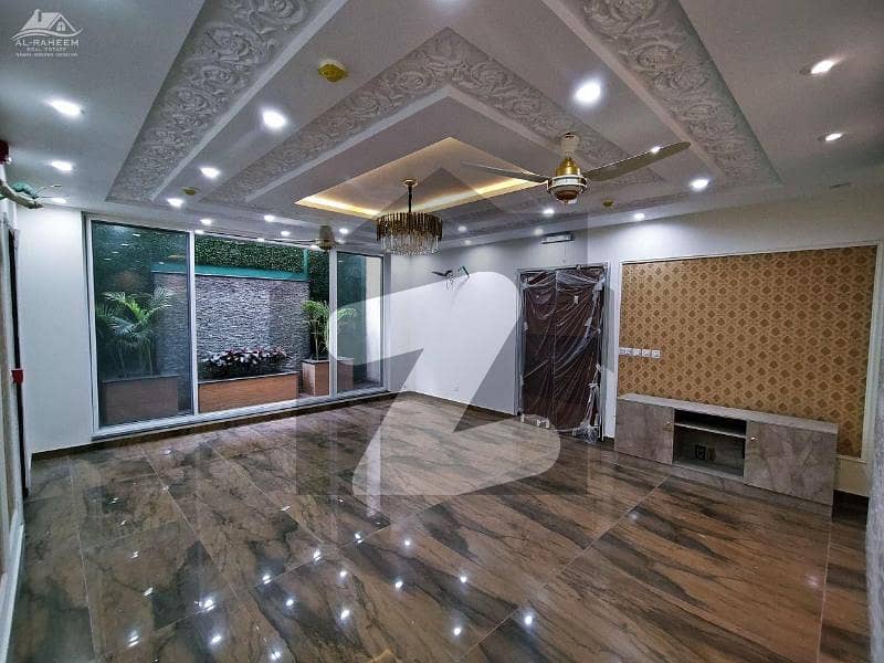 ڈی ایچ اے فیز 8 ڈیفنس (ڈی ایچ اے) لاہور میں 5 کمروں کا 1 کنال مکان 8.85 کروڑ میں برائے فروخت۔