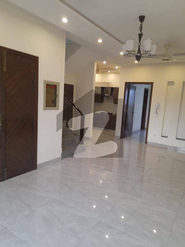 4 BEDS 7 MARLA FULL HOUSE AVAILABLE FOR RENT IN DHA PHASE 5