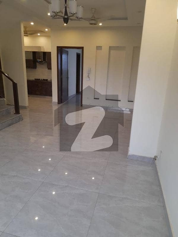 4 BEDS 7 MARLA FULL HOUSE AVAILABLE FOR RENT IN DHA PHASE 6
