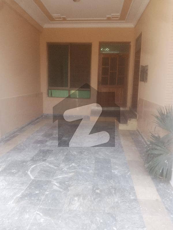 چکلالہ سکیم 3 چکلالہ سکیم راولپنڈی میں 4 کمروں کا 10 مرلہ مکان 85 ہزار میں کرایہ پر دستیاب ہے۔